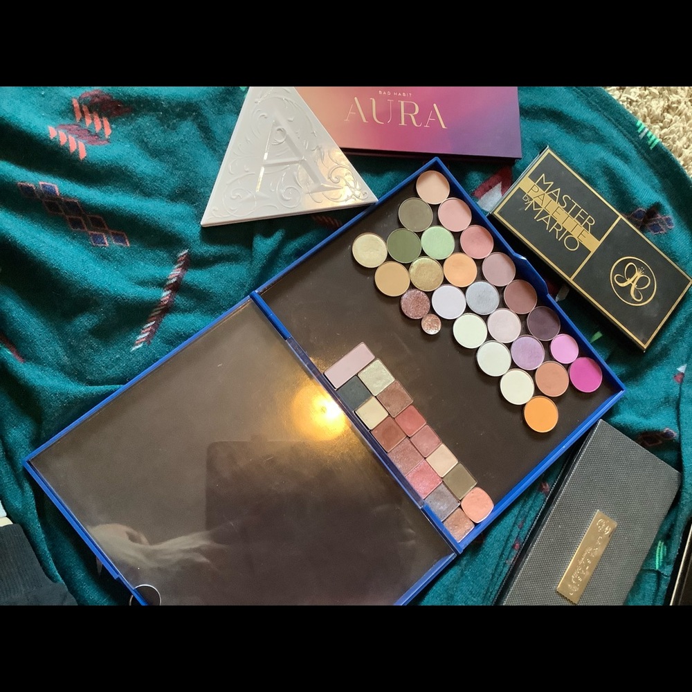 Eyeshadow singles
